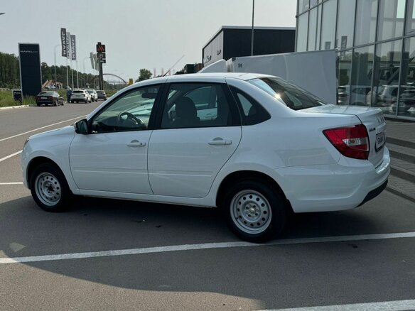 2026 Lada (ВАЗ) Granta I Рестайлинг, белый, 1068000 рублей - вид 5