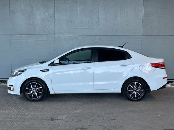 2017 Kia Rio III Рестайлинг, белый - вид 7