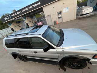 2001 Mitsubishi Montero Sport I, серебристый, 900000 рублей, вид 4