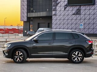 2022 Volkswagen Tayron I, чёрный, 2100000 рублей, вид 3