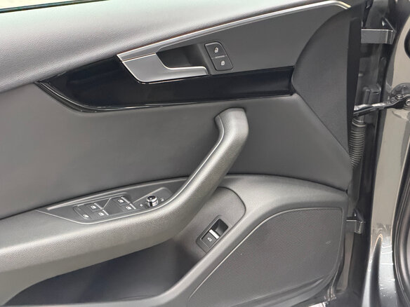 2018 Audi A4 V (B9), серый, 3400000 рублей - вид 20