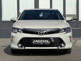 2017 Toyota Camry VII (XV50) Рестайлинг 2, белый, 1950000 рублей, вид 3