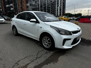 2017 Kia Rio IV, белый, 900000 рублей, вид 3
