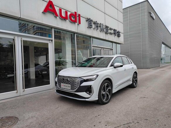 2025 Audi Q4 e-tron 40 I, серый, 4260000 рублей