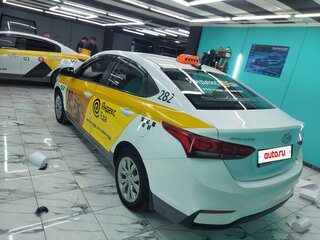 2019 Hyundai Solaris II, белый, 740000 рублей, вид 2