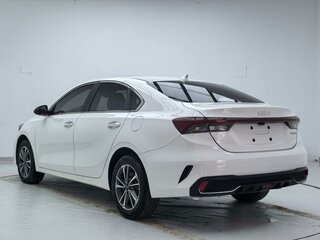 2022 Kia K3 II (China Market) Рестайлинг, белый, 1120000 рублей, вид 4