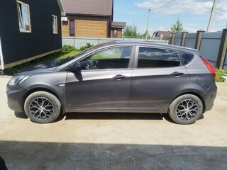 2013 Hyundai Solaris I, чёрный, 650000 рублей, вид 4