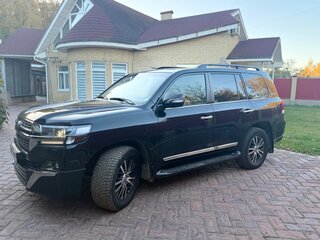 2020 Toyota Land Cruiser 200 Series Рестайлинг 2, чёрный, 7200000 рублей, вид 3