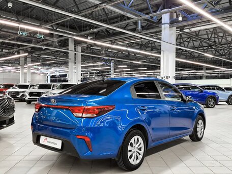 2018 Kia Rio IV, синий, 1319000 рублей, вид 3