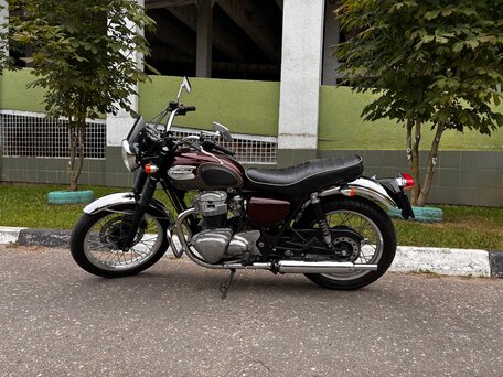 2004 Kawasaki W 650, красный, 440000 рублей, вид 1