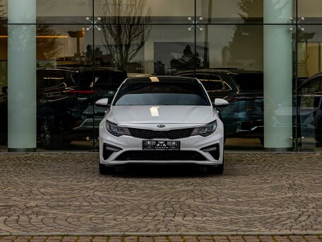 2018 Kia Optima IV Рестайлинг, белый, 1715000 рублей, вид 2