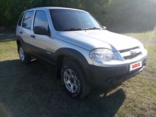 2017 Chevrolet Niva I Рестайлинг, серебристый, 550000 рублей, вид 4
