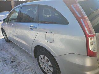 2012 Honda Stream II Рестайлинг, серебристый, 850000 рублей, вид 4