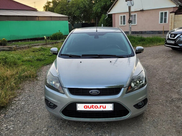2011 Ford Focus II Рестайлинг, серебристый, 580000 рублей - вид 1