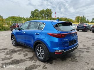 2020 Kia Sportage IV Рестайлинг, синий, 1949000 рублей, вид 4