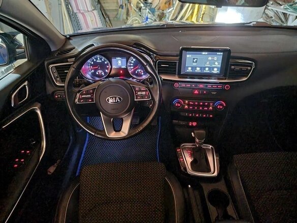 2018 Kia Ceed III, синий, 1650000 рублей - вид 9