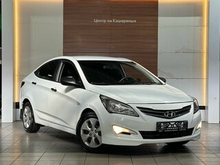 2015 Hyundai Solaris I Рестайлинг, белый, 720000 рублей, вид 3