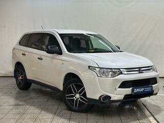 2014 Mitsubishi Outlander III Рестайлинг, белый, 1040000 рублей, вид 2
