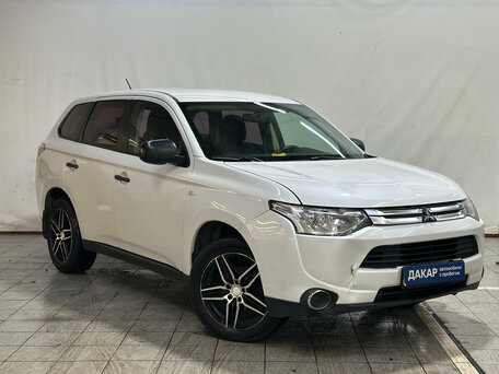 2014 Mitsubishi Outlander III Рестайлинг, белый, 1040000 рублей, вид 2