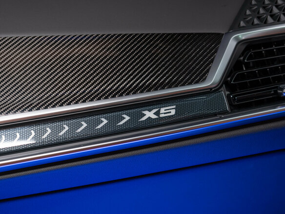 2026 BMW X5 40i IV (G05/G18) Рестайлинг, золотистый - вид 18