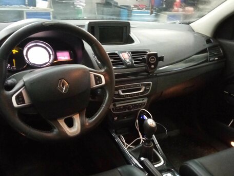 2010 Renault Megane III, белый, 699000 рублей, вид 5