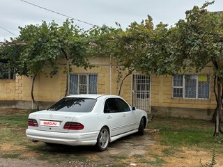 2001 Mercedes-Benz E-Класс 280 II (W210, S210) Рестайлинг, белый, 840000 рублей, вид 4