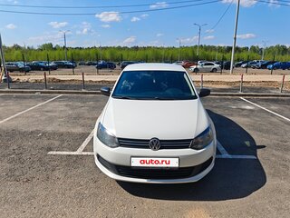 2015 Volkswagen Polo V, белый, 700000 рублей, вид 2