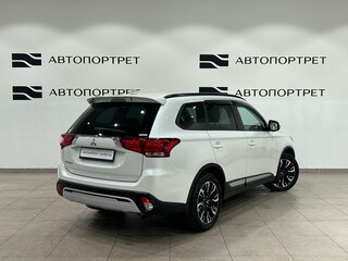 2021 Mitsubishi Outlander III Рестайлинг 3, белый, 2299000 рублей, вид 5