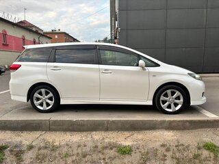 2011 Toyota Wish II, белый, 1200000 рублей, вид 3