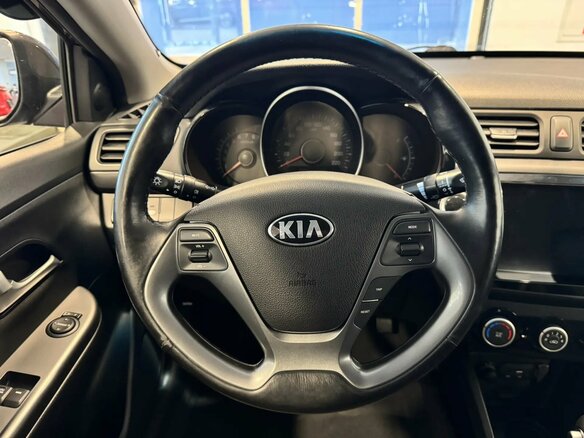 2016 Kia Rio III Рестайлинг, коричневый, 1150000 рублей - вид 17