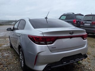 2021 Kia Rio IV Рестайлинг, серый, 1450000 рублей, вид 3