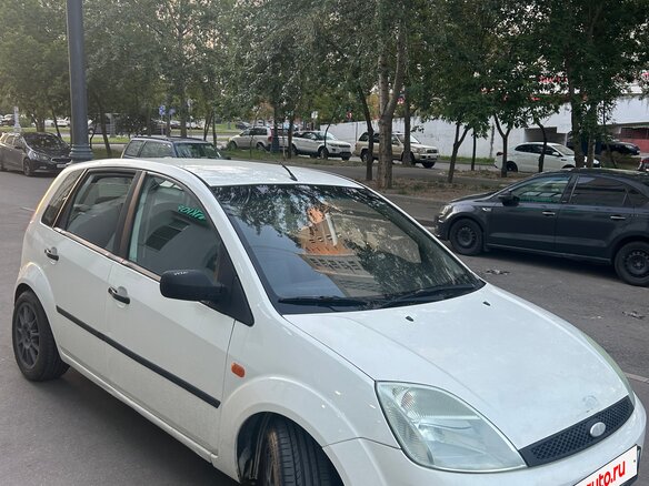 2004 Ford Fiesta Mk5, белый, 335000 рублей - вид 1