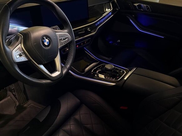 2022 BMW X7 40i I (G07) Рестайлинг, чёрный, 11500000 рублей - вид 4