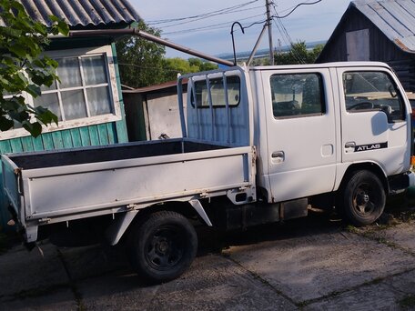 1990 Nissan Atlas, белый, 800000 рублей, вид 2