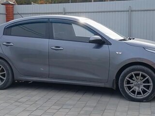 2018 Kia Rio IV, серый, 1530000 рублей, вид 2