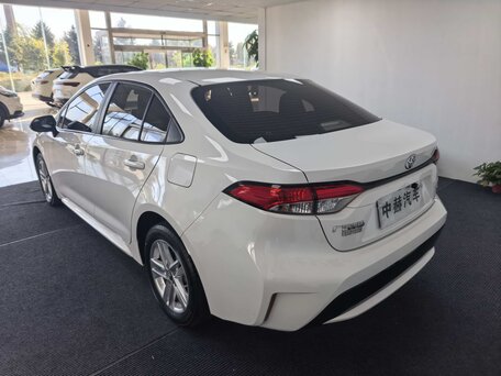 2021 Toyota Corolla XII (E210), белый, 1325000 рублей, вид 4