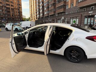 2016 Kia Cerato III Рестайлинг (Classic), белый, 1300000 рублей, вид 5
