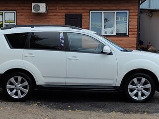2012 Mitsubishi Outlander II Рестайлинг, белый, 1150000 рублей, вид 3