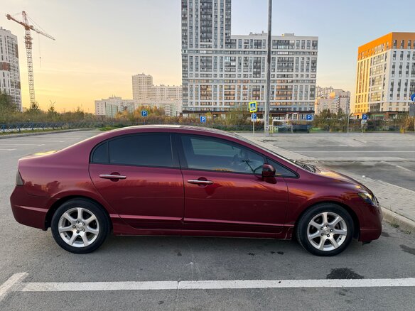 2008 Honda Civic VIII Рестайлинг, красный, 530000 рублей - вид 1