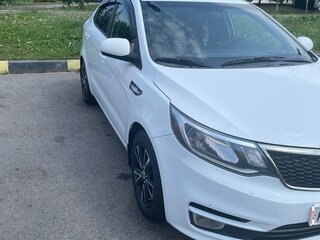 2016 Kia Rio III Рестайлинг, белый, 940000 рублей, вид 2