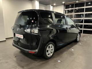 2020 Toyota Sienta II Рестайлинг, чёрный, 1859000 рублей, вид 3