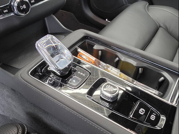 2026 Volvo XC90 B6 II Рестайлинг 2, чёрный, 9490000 рублей - вид 10