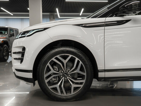 2025 Land Rover Range Rover Evoque II Рестайлинг, белый - вид 26