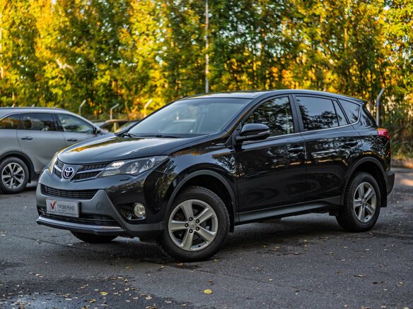 2013 Toyota RAV4 IV (XA40), чёрный, 1607000 рублей