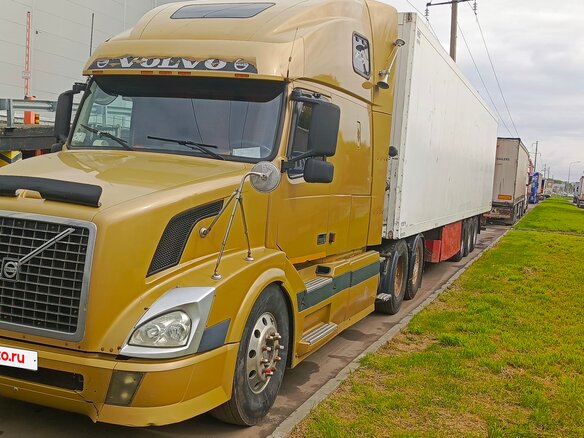 2005 Volvo VNL, золотистый, 1700000 рублей - вид 24