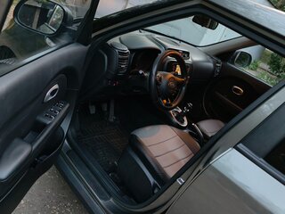 2018 Kia Soul II Рестайлинг, серебристый, 1280000 рублей, вид 5