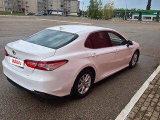 2019 Toyota Camry VIII (XV70), белый, 2500000 рублей, вид 3