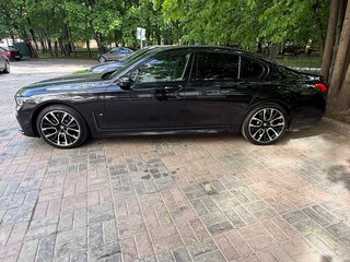 2021 BMW 7 серии 730d xDrive VI (G11/G12) Рестайлинг, чёрный, 7100000 рублей, вид 2
