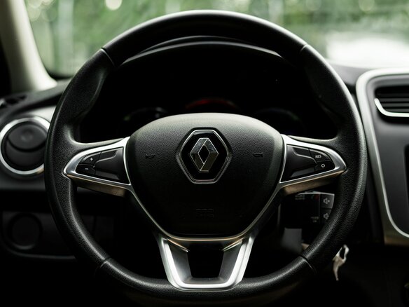 2018 Renault Sandero II Рестайлинг, белый, 712000 рублей - вид 5