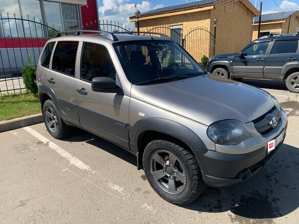2020 Lada (ВАЗ) Niva, серебристый, 750000 рублей - вид 2